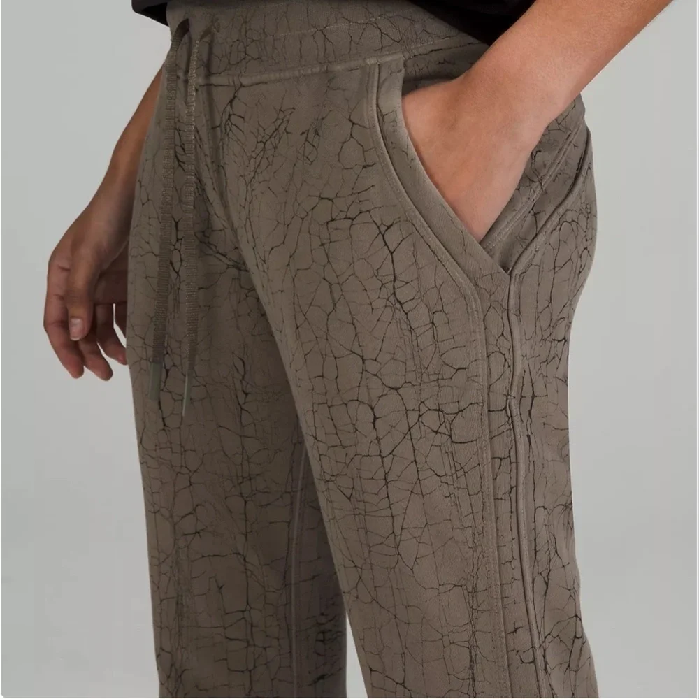 Lululemon Women Warm Down Slim Fit Mid Rise Jogger Athleisure 7/8 Length Size 6